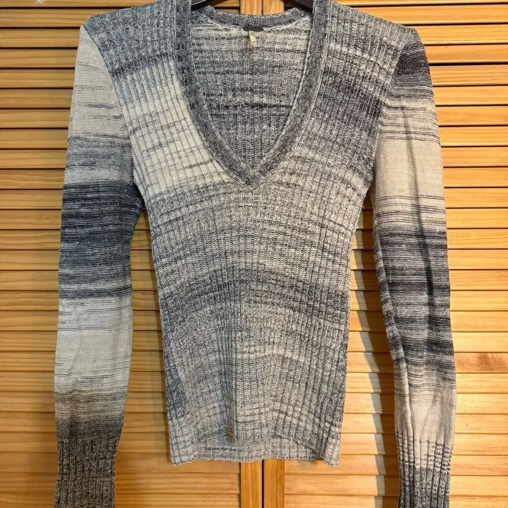Free People Gray and Cream V-Neck Sweater XS